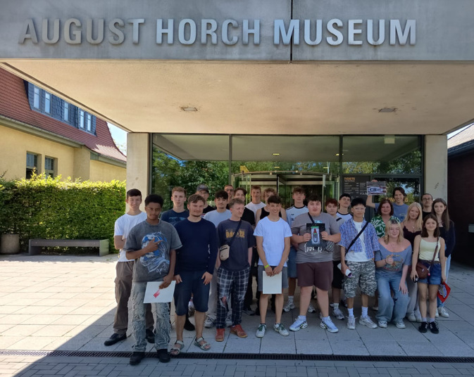 Besuch Horch Museum Klassenfoto